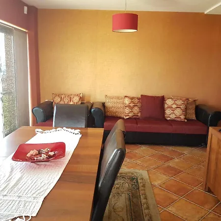 V4 Apartman *