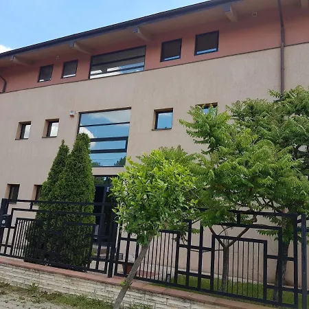 V4 Apartman *