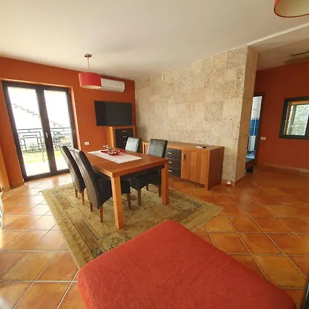 Apartman V4 *